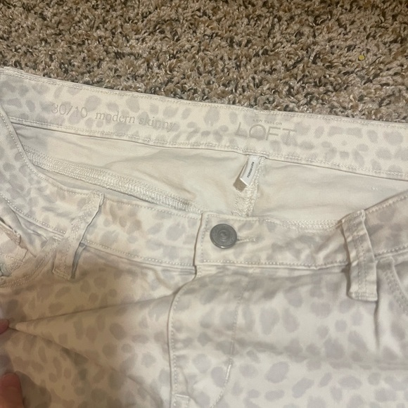 LOFT White Ceetah Print Jeans Size 30/10 - Picture 2 of 4